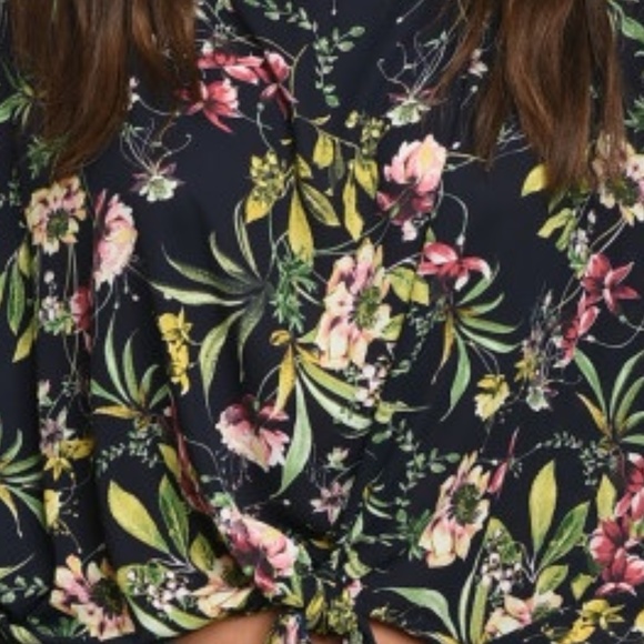 NWOT Tropical Floral Print Tie Front Top Small - Picture 2 of 3